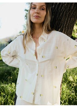 Reserved - Koszula z ozdobnym haftem - jasnożółty - id: 468FH-10X - marki Reserved - 186000723 Reserved - Koszula z ozdobnym haftem - jasnożółty ze sklepu Reserved w kategorii Koszule damskie - zdjęcie 186000723