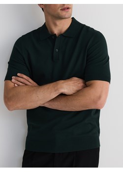 Reserved - Sweter polo z wiskozą - ciemnozielony - id: 814BB-79X - marki Reserved - 186002262 Reserved - Sweter polo z wiskozą - ciemnozielony ze sklepu Reserved w kategorii Swetry męskie - zdjęcie 186002262