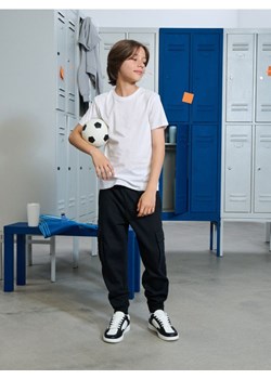 Sinsay - Spodnie loose - czarny - id: 423DN-99X - marki Sinsay - 186004200 Sinsay - Spodnie loose - czarny ze sklepu Sinsay w kategorii Spodnie chłopięce - zdjęcie 186004200