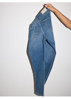 Mohito - Jeansy mom slim petite - niebieski ze sklepu Mohito w kategorii Jeansy damskie - zdjęcie 186014154