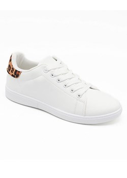 C&apos;M Sneakersy w kolorze białym ze sklepu Limango Polska w kategorii Trampki damskie - zdjęcie 186015752