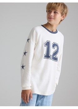 Reserved - Bawełniany longsleeve - złamana biel - id: 036FI-01X - marki Reserved - 186023911 Reserved - Bawełniany longsleeve - złamana biel ze sklepu Reserved w kategorii T-shirty chłopięce - zdjęcie 186023911