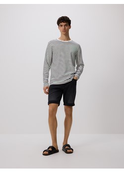 Reserved - Jeansowe szorty slim fit - szary ze sklepu Reserved w kategorii Spodenki męskie - zdjęcie 186025471