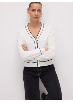 Reserved - Kardigan z kontrastowym wykończeniem - złamana biel - id: YU463-01X - marki Reserved - 186027530 Reserved - Kardigan z kontrastowym wykończeniem - złamana biel ze sklepu Reserved w kategorii Swetry damskie - zdjęcie 186027530