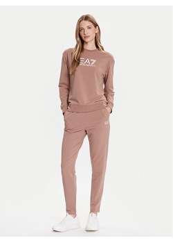 EA7 Emporio Armani Dres 7W000115 AF13135 U6108 Brązowy Regular Fit ze sklepu MODIVO w kategorii Dresy damskie - zdjęcie 186028951