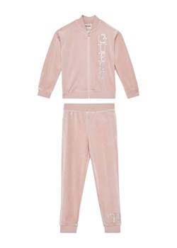 Guess Dres K4BG06 K0232 Różowy Regular Fit ze sklepu MODIVO w kategorii Dresy dziewczęce - zdjęcie 186028981