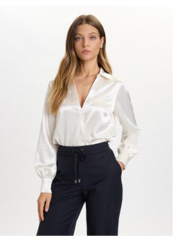 Guess Body W5BH68 W2612 Écru Regular Fit ze sklepu MODIVO w kategorii Bluzki damskie - zdjęcie 186030274