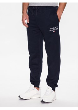 Tommy Hilfiger Spodnie dresowe UM0UM02880 Granatowy Regular Fit - id: 0000302277056 - marki Tommy Hilfiger - 186031532 Tommy Hilfiger Spodnie dresowe UM0UM02880 Granatowy Regular Fit ze sklepu MODIVO w kategorii Spodnie męskie - zdjęcie 186031532
