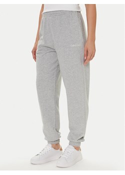 Calvin Klein Underwear Spodnie dresowe LV00QS7515 Szary Regular Fit ze sklepu MODIVO w kategorii Spodnie damskie - zdjęcie 186031700