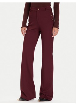 Guess Spodnie materiałowe W5BB16 KCMU2 Czerwony Flare Fit ze sklepu MODIVO w kategorii Spodnie damskie - zdjęcie 186032212