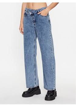 Hugo Jeansy 50501503 Niebieski Relaxed Fit ze sklepu MODIVO w kategorii Jeansy damskie - zdjęcie 186032472