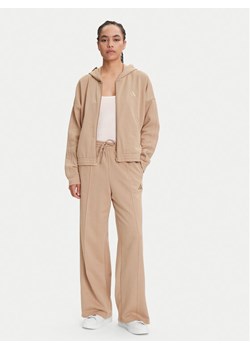 adidas Dres Energize JX0532 Beżowy Regular Fit ze sklepu MODIVO w kategorii Dresy damskie - zdjęcie 186032524