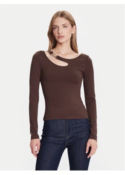 Guess Bluzka W5BP18 KC7M2 Brązowy Slim Fit ze sklepu MODIVO w kategorii Bluzki damskie - zdjęcie 186032750