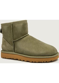 UGG Śniegowce W Classic Mini II |zamsz | z dodatkiem wełny ze sklepu Gomez Fashion Store w kategorii Śniegowce damskie - zdjęcie 186058852