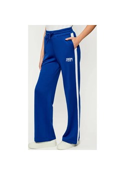 Joop! Jeans Spodnie dresowe Trine | Relaxed fit ze sklepu Gomez Fashion Store w kategorii Spodnie damskie - zdjęcie 186067841