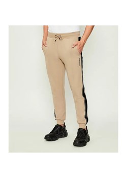 GUESS ACTIVE Spodnie dresowe Mickey | Regular Fit ze sklepu Gomez Fashion Store w kategorii Spodnie męskie - zdjęcie 186067894