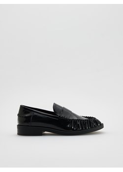 Reserved - Loafersy z przeszyciami - czarny ze sklepu Reserved w kategorii Półbuty damskie - zdjęcie 186069283
