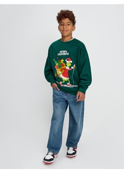 Sinsay - Bluza crewneck z nadrukiem Grinch - green spruce - id: 026GA-75X - marki Sinsay - 186081750 Sinsay - Bluza crewneck z nadrukiem Grinch - green spruce ze sklepu Sinsay w kategorii Bluzy chłopięce - zdjęcie 186081750