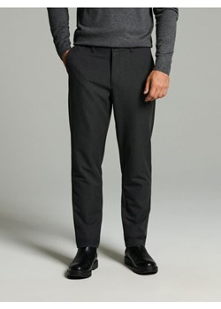 Sinsay - Eleganckie spodnie chino slim - szary ze sklepu Sinsay w kategorii Spodnie męskie - zdjęcie 186082113