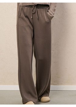 Sinsay - Spodnie dresowe wide leg z domieszką wiskozy - brązowy - id: 229FK-84X - marki Sinsay - 186082312 Sinsay - Spodnie dresowe wide leg z domieszką wiskozy - brązowy ze sklepu Sinsay w kategorii Spodnie damskie - zdjęcie 186082312