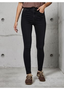 Sinsay - Spodnie jeansowe skinny - czarny ze sklepu Sinsay w kategorii Jeansy damskie - zdjęcie 186083863