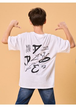 Sinsay - Bawełniana koszulka z nadrukiem na plecach - biały ze sklepu Sinsay w kategorii T-shirty chłopięce - zdjęcie 186084162