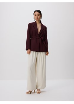 Reserved - Marynarka z ozdobną różą - burgundowy - id: 250FT-53X - marki Reserved - 186088290 Reserved - Marynarka z ozdobną różą - burgundowy ze sklepu Reserved w kategorii Marynarki damskie - zdjęcie 186088290