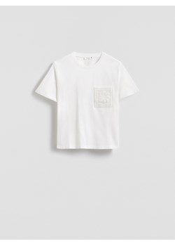 Reserved - T-shirt z ażurową kieszonką - złamana biel ze sklepu Reserved w kategorii Bluzki damskie - zdjęcie 186088632
