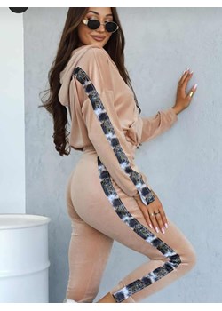 welurowy dres la perla bluza kangurka + spodnie złoty suwak  - beżowy  lampas pantera ze sklepu STYLOWO w kategorii Dresy damskie - zdjęcie 186091354
