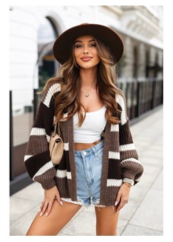 krótki kardigan sweter oversize ritmo w paski polski producent j&k premium - cappuccino ze sklepu STYLOWO w kategorii Swetry damskie - zdjęcie 186091444