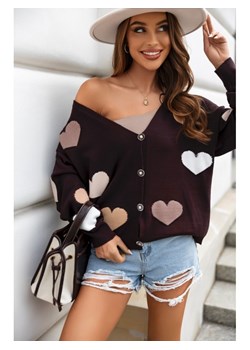 krótki kardigan sweter hearts rozpinany  w serca polski produkt j&k premium - czekolada ze sklepu STYLOWO w kategorii Swetry damskie - zdjęcie 186091462