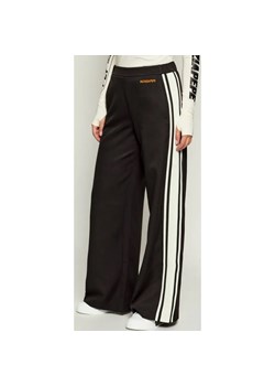 Patrizia Pepe Spodnie | Regular Fit - id: PK255W000073049 - marki Patrizia Pepe - 186124650 Patrizia Pepe Spodnie | Regular Fit ze sklepu Gomez Fashion Store w kategorii Spodnie damskie - zdjęcie 186124650