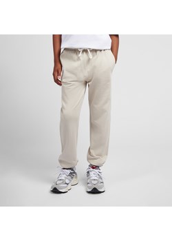 Spodnie dziecięce New Balance LAKB0060TWF – beżowe ze sklepu New Balance Poland w kategorii Spodnie męskie - zdjęcie 186126022