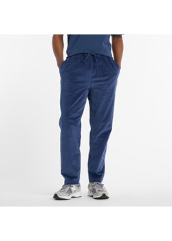 Spodnie męskie New Balance MP53521NNY – granatowe ze sklepu New Balance Poland w kategorii Spodnie męskie - zdjęcie 186126051