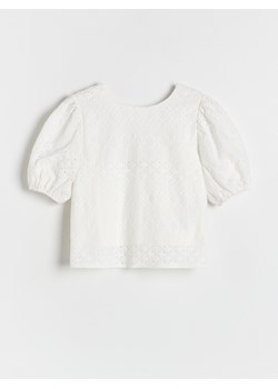 Reserved - Ażurowa bluzka z bufkami - złamana biel - id: 884EA-01X - marki Reserved - 186132040 Reserved - Ażurowa bluzka z bufkami - złamana biel ze sklepu Reserved w kategorii Bluzki dziewczęce - zdjęcie 186132040