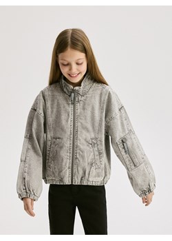 Reserved - Kurtka jeansowa z efektem sprania - jasnoszary - id: 830CZ-09J - marki Reserved - 186138891 Reserved - Kurtka jeansowa z efektem sprania - jasnoszary ze sklepu Reserved w kategorii Kurtki dziewczęce - zdjęcie 186138891