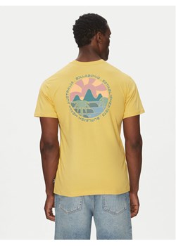 Billabong T-Shirt Brightness Ss EBYZT00306 Żółty Regular Fit ze sklepu MODIVO w kategorii T-shirty męskie - zdjęcie 186140922