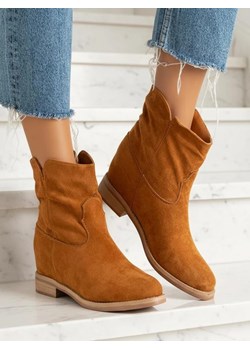 Botki Eliana z Zamszu Ekologicznego na Koturnie - id: 446368 - marki Royalfashion.pl - 186147743 Botki Eliana z Zamszu Ekologicznego na Koturnie ze sklepu royalfashion.pl w kategorii Botki - zdjęcie 186147743