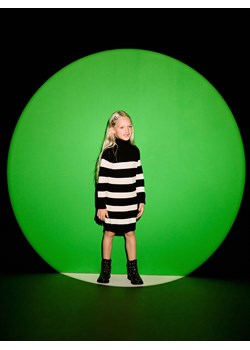 Reserved - Dzianinowa sukienka w paski - wielobarwny ze sklepu Reserved w kategorii Sukienki dziewczęce - zdjęcie 186148321