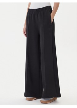 adidas Spodnie dresowe adicolor Spacer 3-Stripes JV7500 Czarny Wide Leg ze sklepu MODIVO w kategorii Spodnie damskie - zdjęcie 186151412