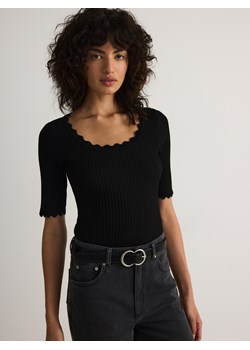 Reserved - Prążkowana bluzka z wiskozy - czarny ze sklepu Reserved w kategorii Bluzy damskie - zdjęcie 186170271