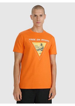 Męski t-shirt z nadrukiem 4F 4FRSS25TTSHM3155 - pomarańczowy ze sklepu Sportstylestory.com w kategorii T-shirty męskie - zdjęcie 186175042