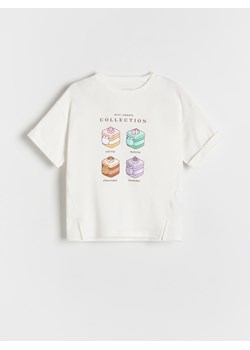 Reserved - T-shirt z nadrukiem Pusheen - złamana biel - id: 535DB-01X - marki Reserved - 186177882 Reserved - T-shirt z nadrukiem Pusheen - złamana biel ze sklepu Reserved w kategorii T-shirty chłopięce - zdjęcie 186177882