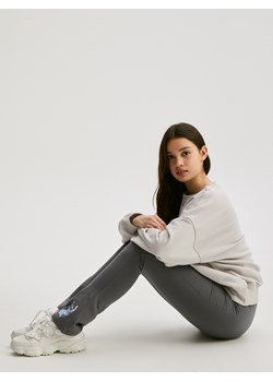 Reserved - Spodnie Lilo i Stitch - ciemnoszary ze sklepu Reserved w kategorii Spodnie dziewczęce - zdjęcie 186182632