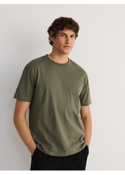 Reserved - Bawełniany t-shirt regular fit - oliwkowy ze sklepu Reserved w kategorii T-shirty męskie - zdjęcie 186184022