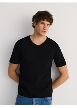 Reserved - T-shirt slim z dekoltem V - czarny ze sklepu Reserved w kategorii T-shirty męskie - zdjęcie 186184042