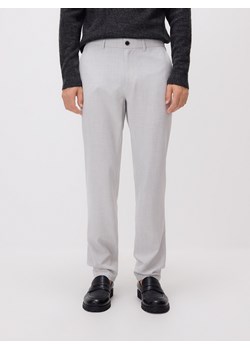 Reserved - Spodnie chino slim z wiskozą - jasnoszary ze sklepu Reserved w kategorii Spodnie męskie - zdjęcie 186184153