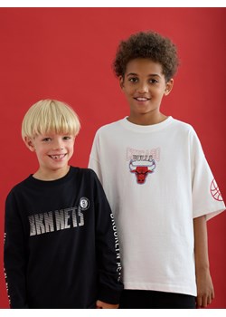 Reserved - T-shirt Chicago Bulls NBA - złamana biel ze sklepu Reserved w kategorii T-shirty chłopięce - zdjęcie 186184760