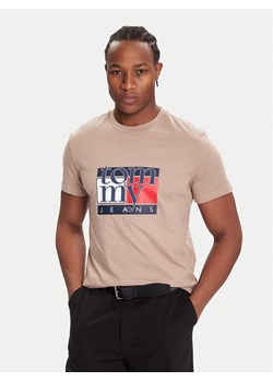 Tommy Jeans T-Shirt DM0DM21977 Beżowy Regular Fit - id: 0000305361738 - marki Tommy Jeans - 186186693 Tommy Jeans T-Shirt DM0DM21977 Beżowy Regular Fit ze sklepu MODIVO w kategorii T-shirty męskie - zdjęcie 186186693
