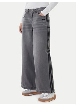 adidas Jeansy adicolor Denim Adilenium JV7455 Szary Wide Leg ze sklepu MODIVO w kategorii Jeansy damskie - zdjęcie 186186762